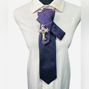 Van Heusen Purple and White Design Necktie with Silver Cross Accent